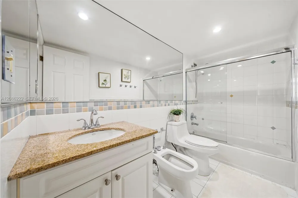 5401 Collins Ave #108 Miami Beach, FL 33140