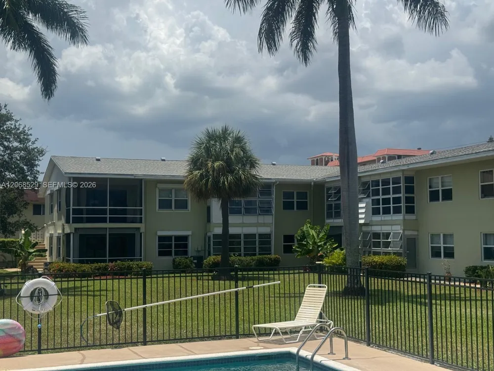960 Crystal Lake Dr #114 Deerfield Beach, FL 33064
