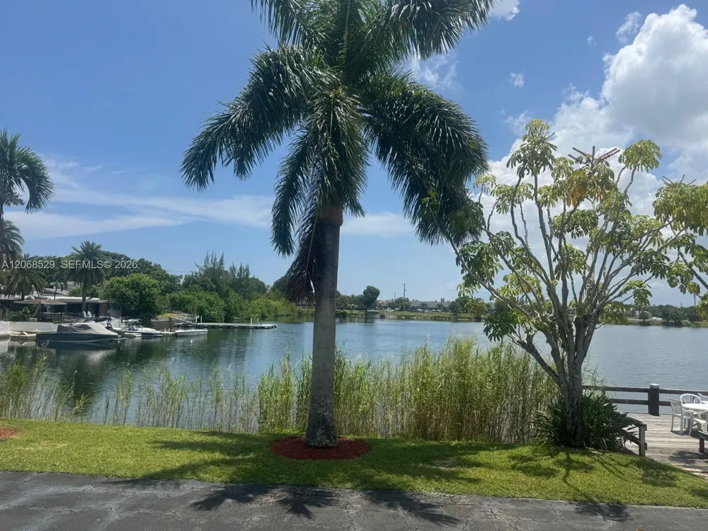 960 Crystal Lake Dr #114 Deerfield Beach, FL 33064