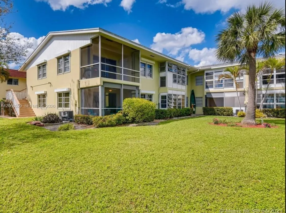 960 Crystal Lake Dr #114 Deerfield Beach, FL 33064