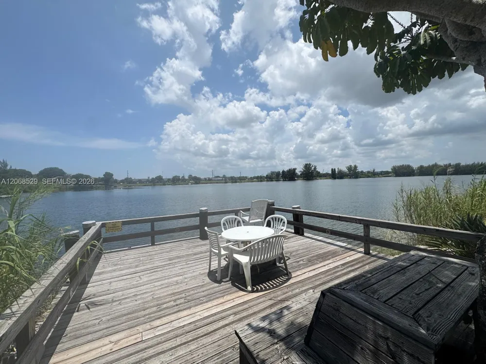 960 Crystal Lake Dr #114 Deerfield Beach, FL 33064