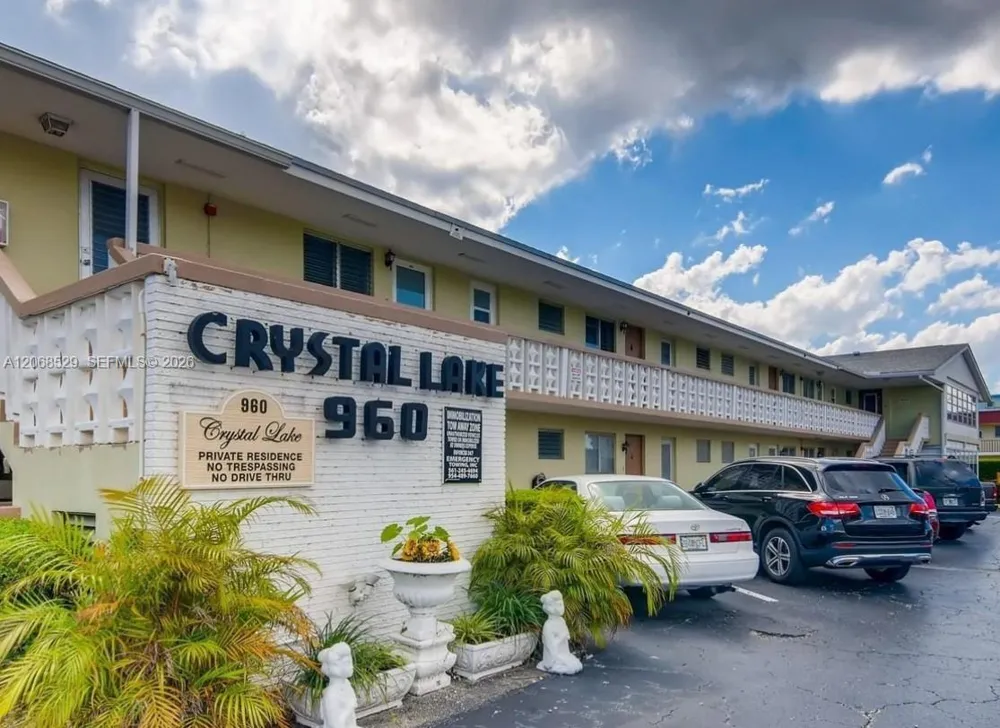 960 Crystal Lake Dr #114 Deerfield Beach, FL 33064