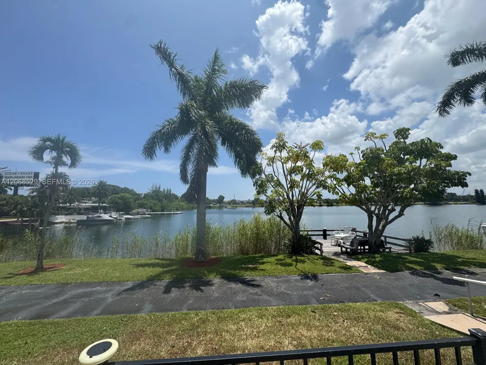 960 Crystal Lake Dr #114 Deerfield Beach, FL 33064