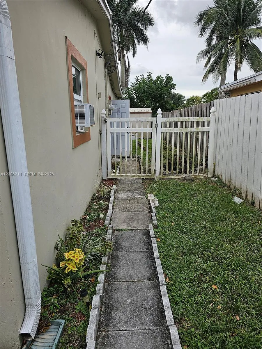 3500 NW 39th St #0 Lauderdale Lakes, FL 33309