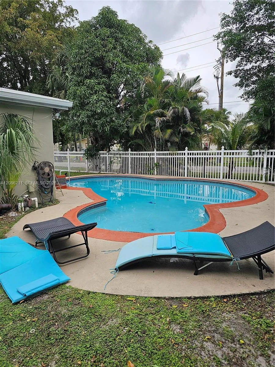 3500 NW 39th St #0 Lauderdale Lakes, FL 33309