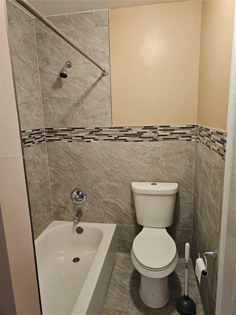 3500 NW 39th St #0 Lauderdale Lakes, FL 33309