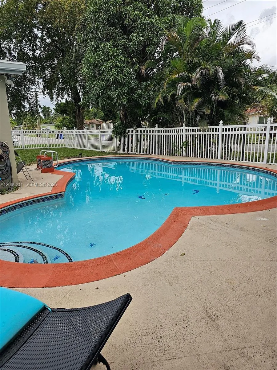 3500 NW 39th St #0 Lauderdale Lakes, FL 33309