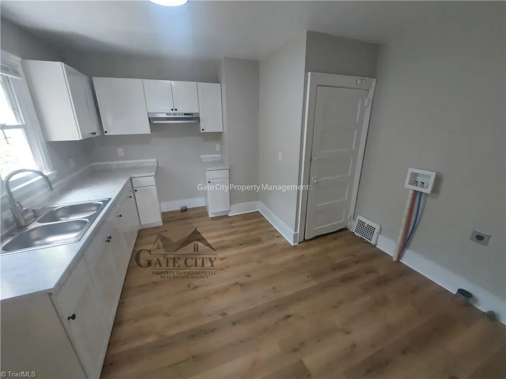 1207 Day Place High Point, NC 27260