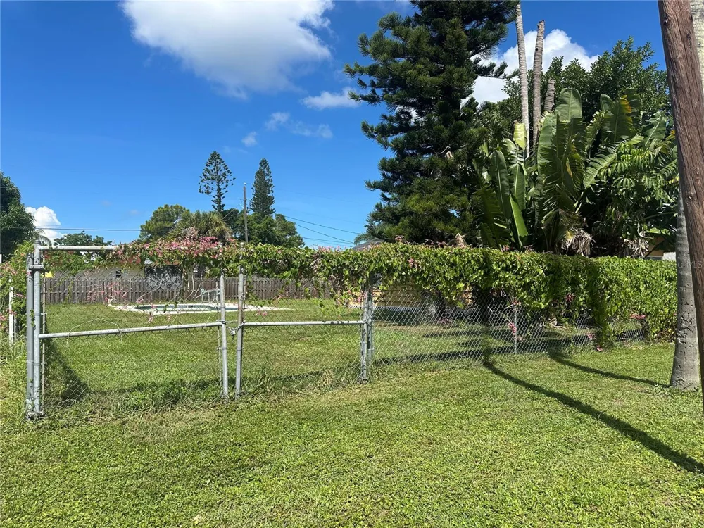 3928 S EAST AVENUE Sarasota, FL 34231