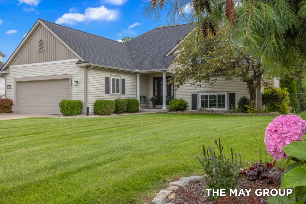 2021 Orchard Ridge Drive NW Grand Rapids, MI 49534