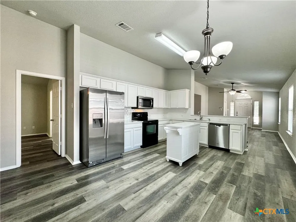 1014 Aiken Drive Leander, TX 78641