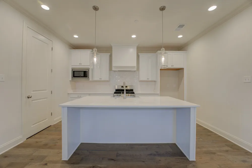 909 UFTON ALY Collierville, TN 38017