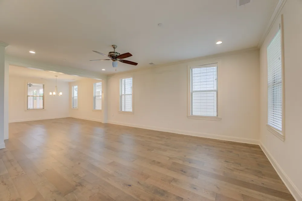 909 UFTON ALY Collierville, TN 38017
