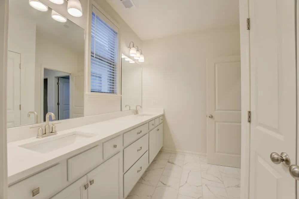 909 UFTON ALY Collierville, TN 38017