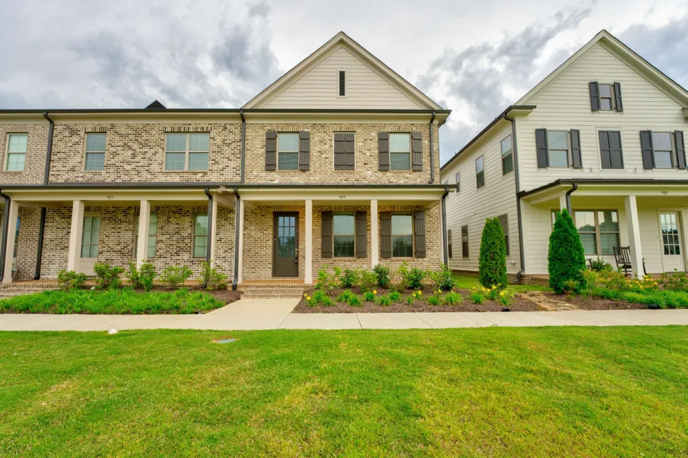 909 UFTON ALY Collierville, TN 38017