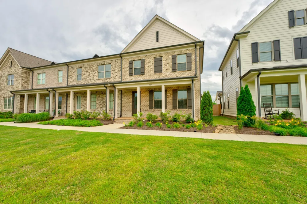 909 UFTON ALY Collierville, TN 38017