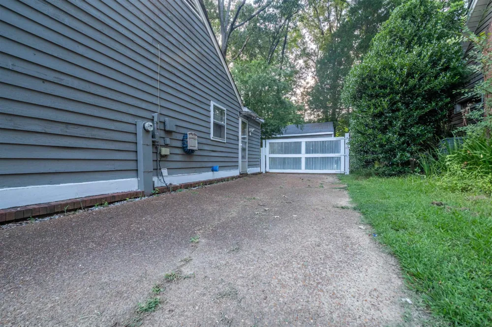 9156 GAINSBOROUGH DR Lakeland, TN 38002