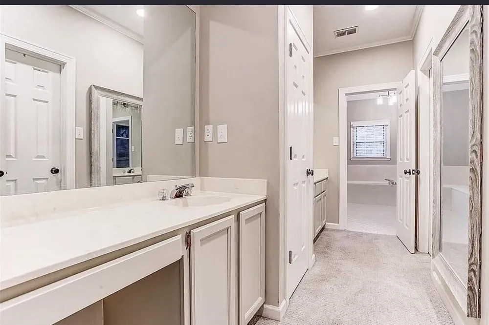 2125 W GLENALDEN DR Germantown, TN 38139