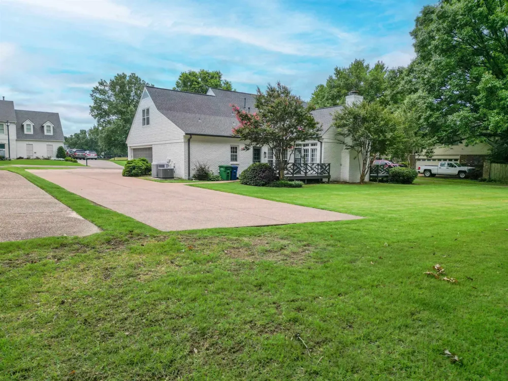 2125 W GLENALDEN DR Germantown, TN 38139