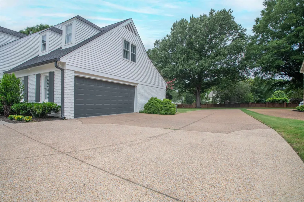 2125 W GLENALDEN DR Germantown, TN 38139