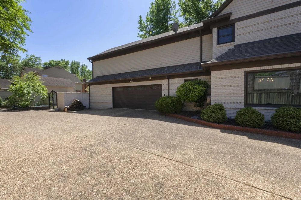 8449 LANSINGWOOD CV Germantown, TN 38139