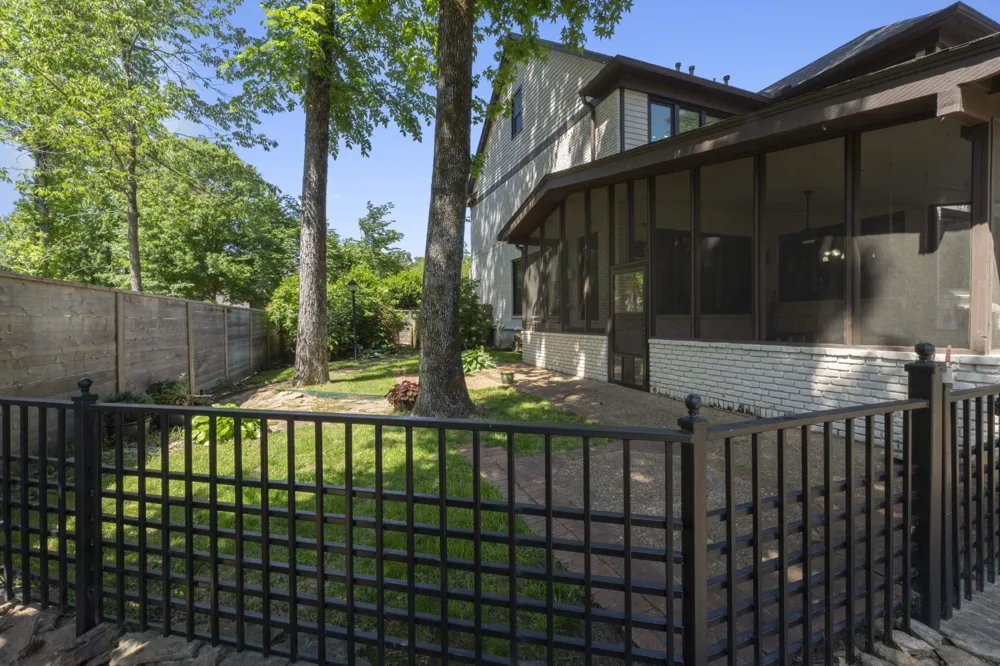 8449 LANSINGWOOD CV Germantown, TN 38139