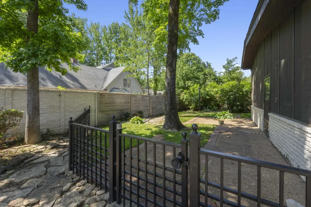 8449 LANSINGWOOD CV Germantown, TN 38139
