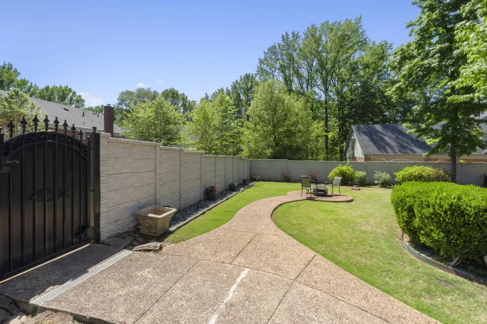 8449 LANSINGWOOD CV Germantown, TN 38139