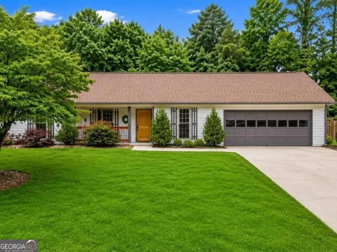 330 Monivea LN