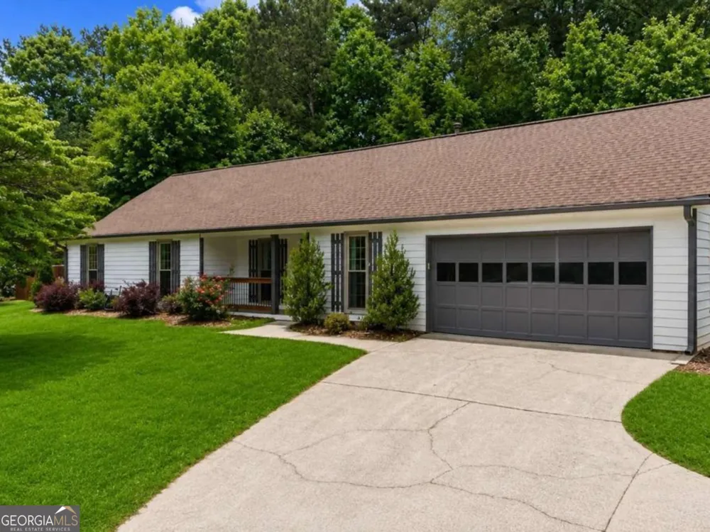 330 Monivea LN Roswell, GA 30075
