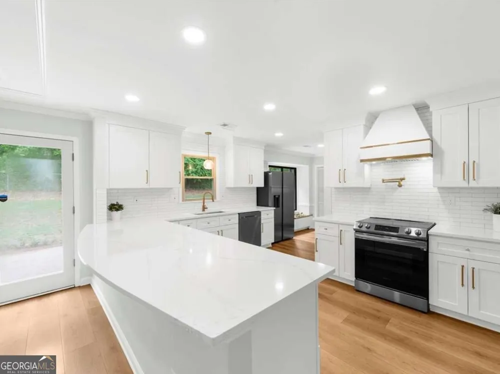 330 Monivea LN Roswell, GA 30075