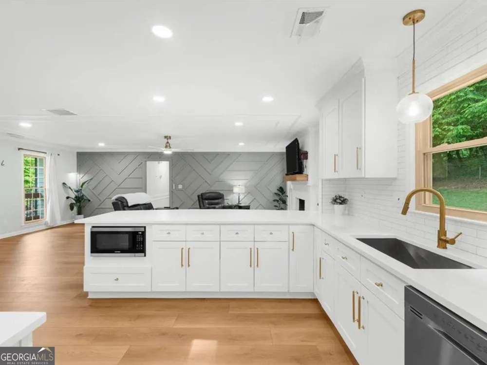 330 Monivea LN Roswell, GA 30075