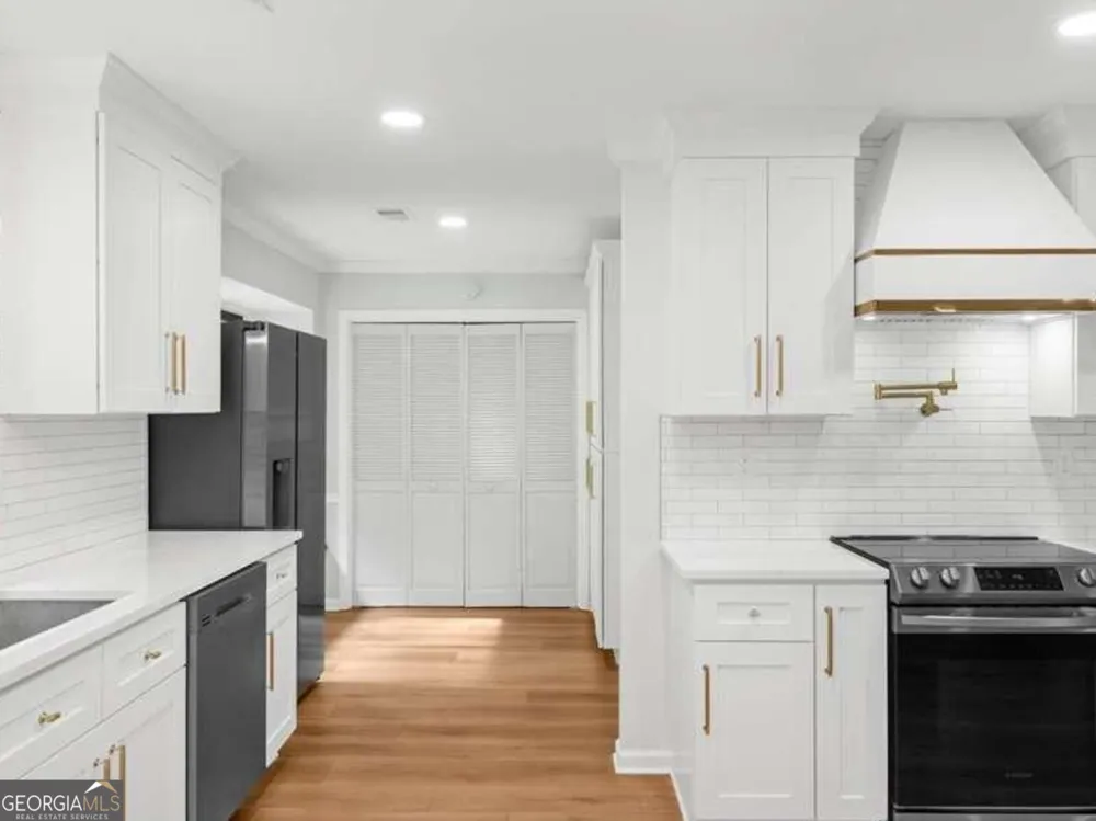 330 Monivea LN Roswell, GA 30075