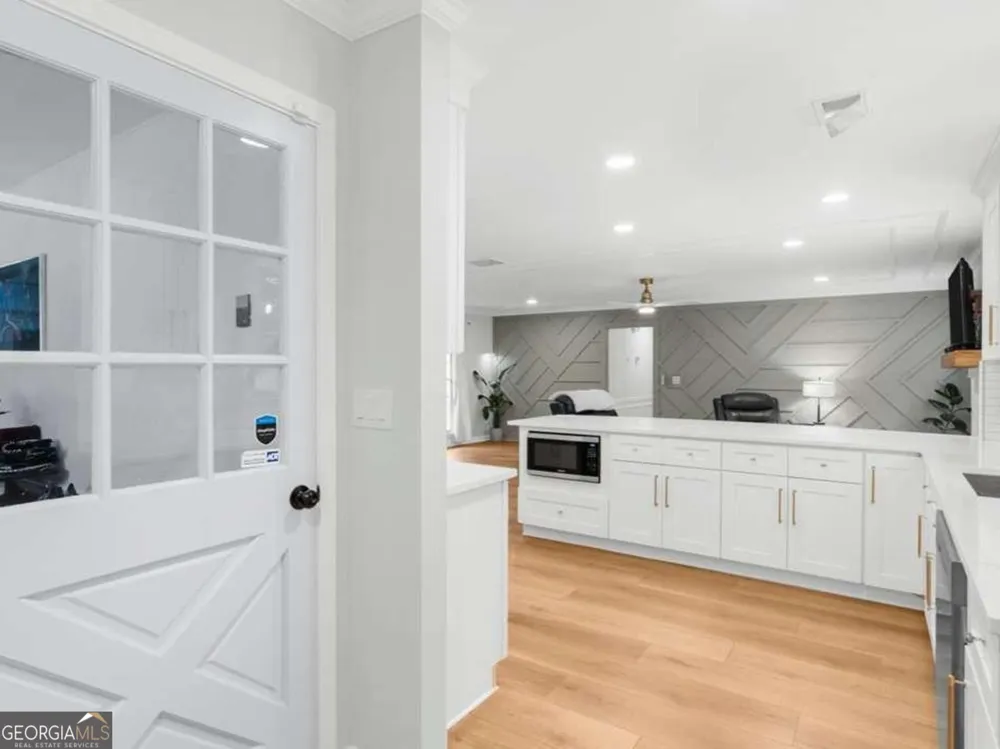 330 Monivea LN Roswell, GA 30075