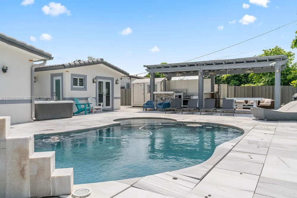 7843 NW 172nd St #1 Hialeah, FL 33015