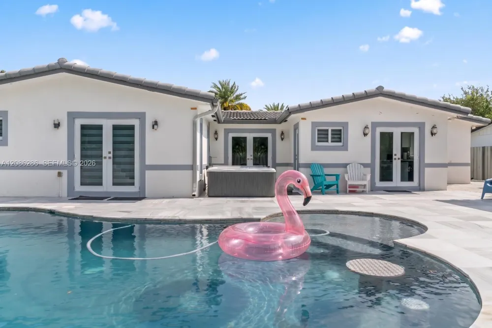 7843 NW 172nd St #1 Hialeah, FL 33015