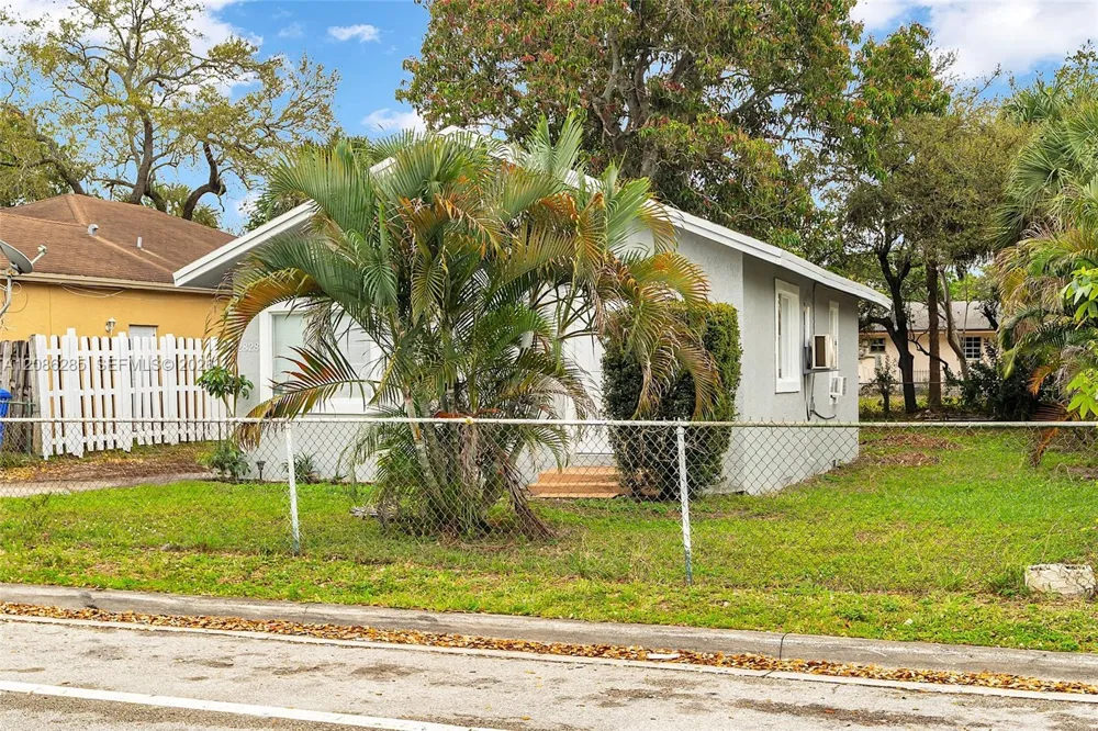 2828 NW 7th St #n/a Fort Lauderdale, FL 33311