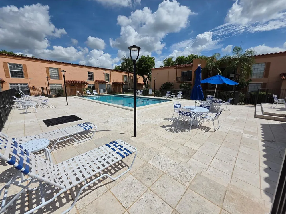 7110 Fairway Dr #L12 Miami Lakes, FL 33014