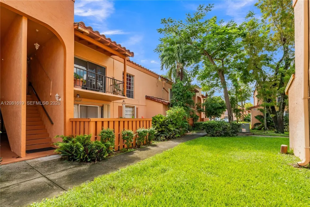 7110 Fairway Dr #L12 Miami Lakes, FL 33014