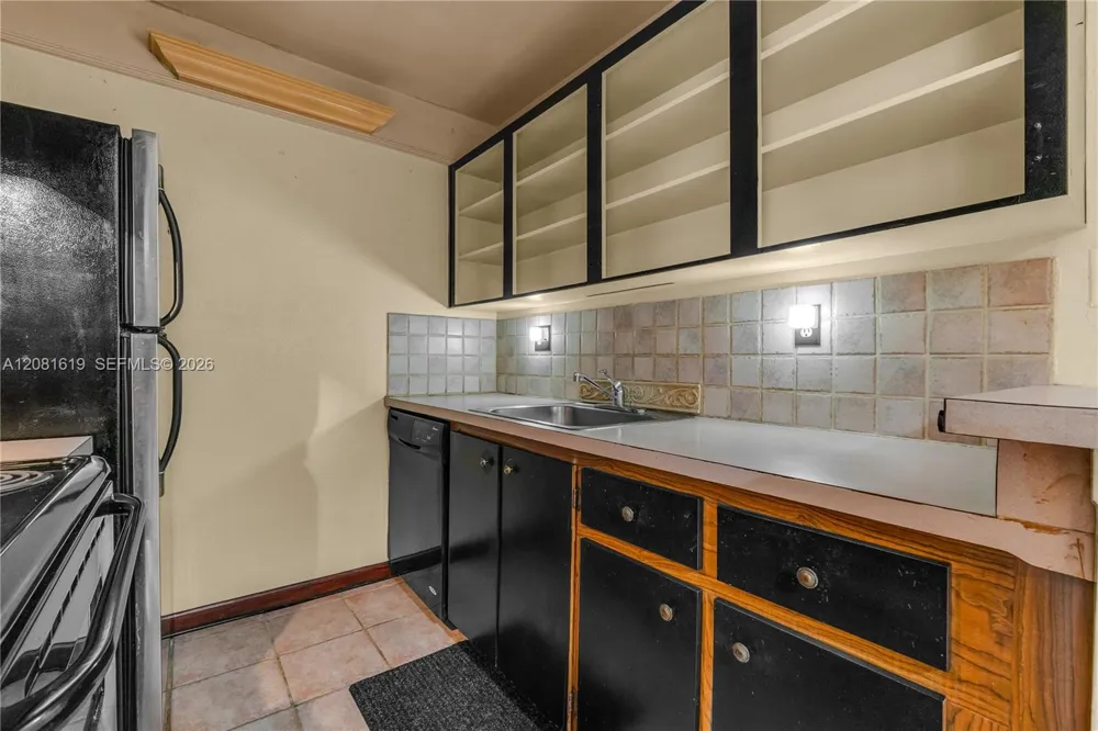 7110 Fairway Dr #L12 Miami Lakes, FL 33014