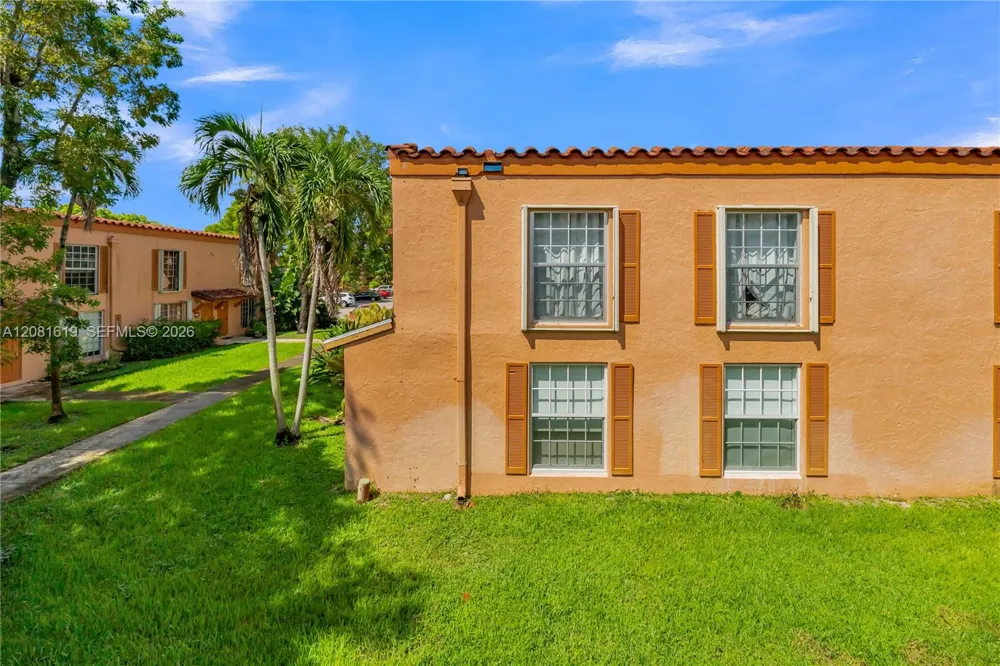 7110 Fairway Dr #L12 Miami Lakes, FL 33014