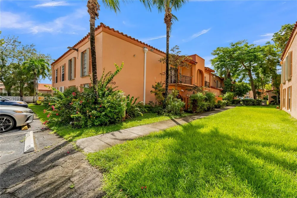 7110 Fairway Dr #L12 Miami Lakes, FL 33014