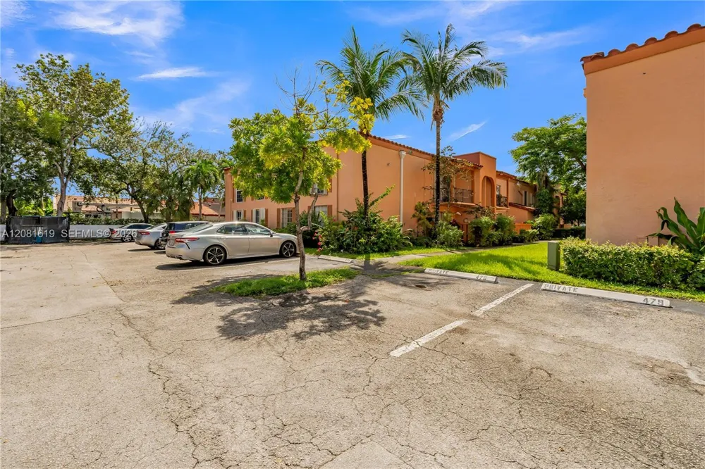 7110 Fairway Dr #L12 Miami Lakes, FL 33014