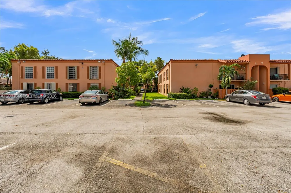 7110 Fairway Dr #L12 Miami Lakes, FL 33014