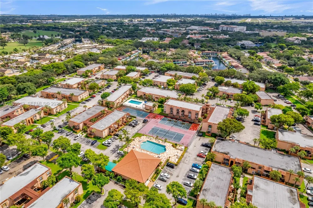 7110 Fairway Dr #L12 Miami Lakes, FL 33014