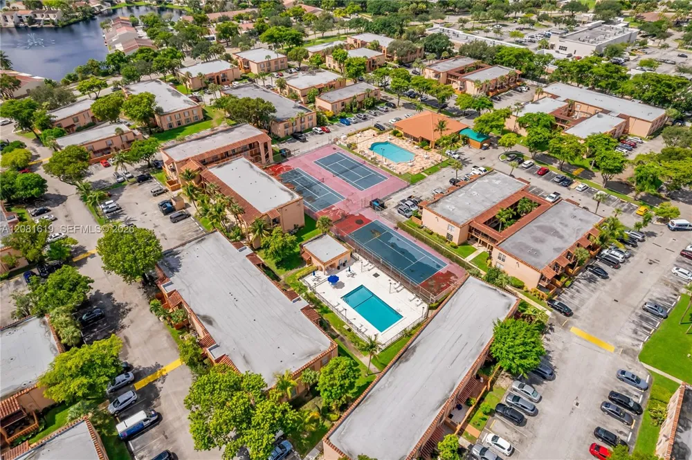 7110 Fairway Dr #L12 Miami Lakes, FL 33014