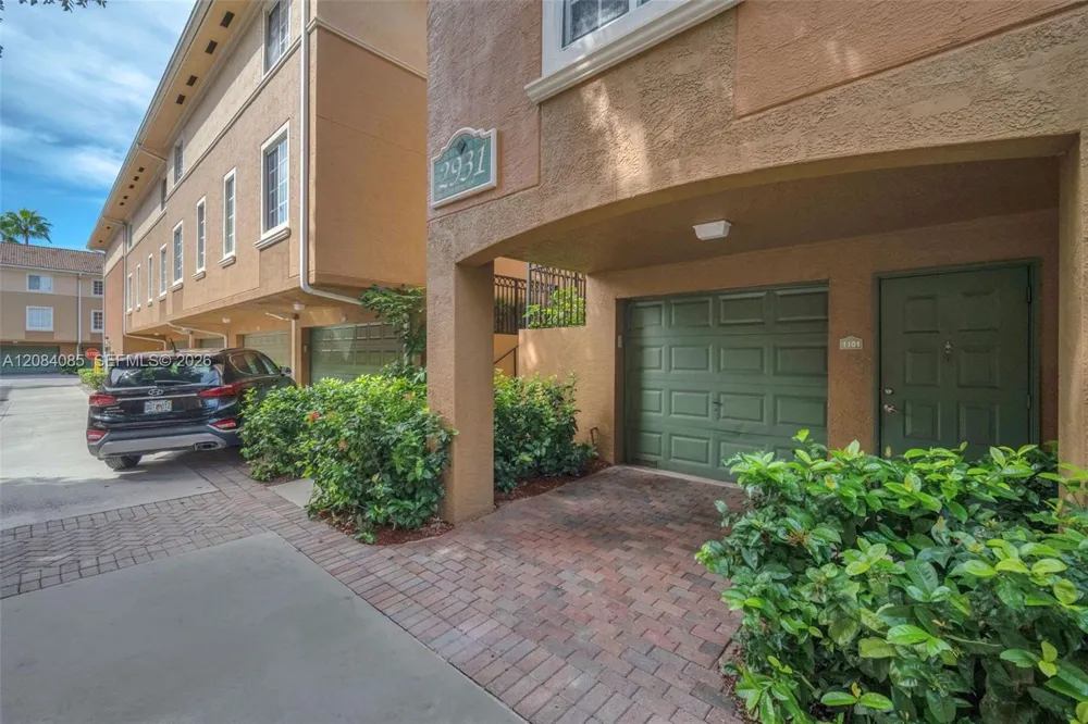 2931 NE 185th St #1101 Aventura, FL 33180