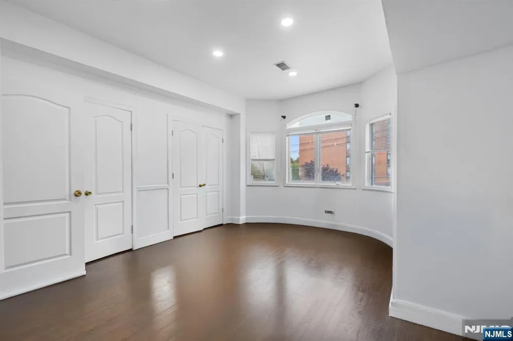 36 W Central Boulevard A Palisades Park, NJ 07650