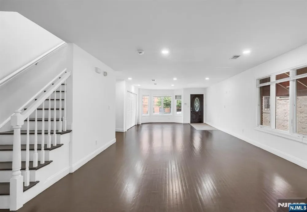 36 W Central Boulevard A Palisades Park, NJ 07650