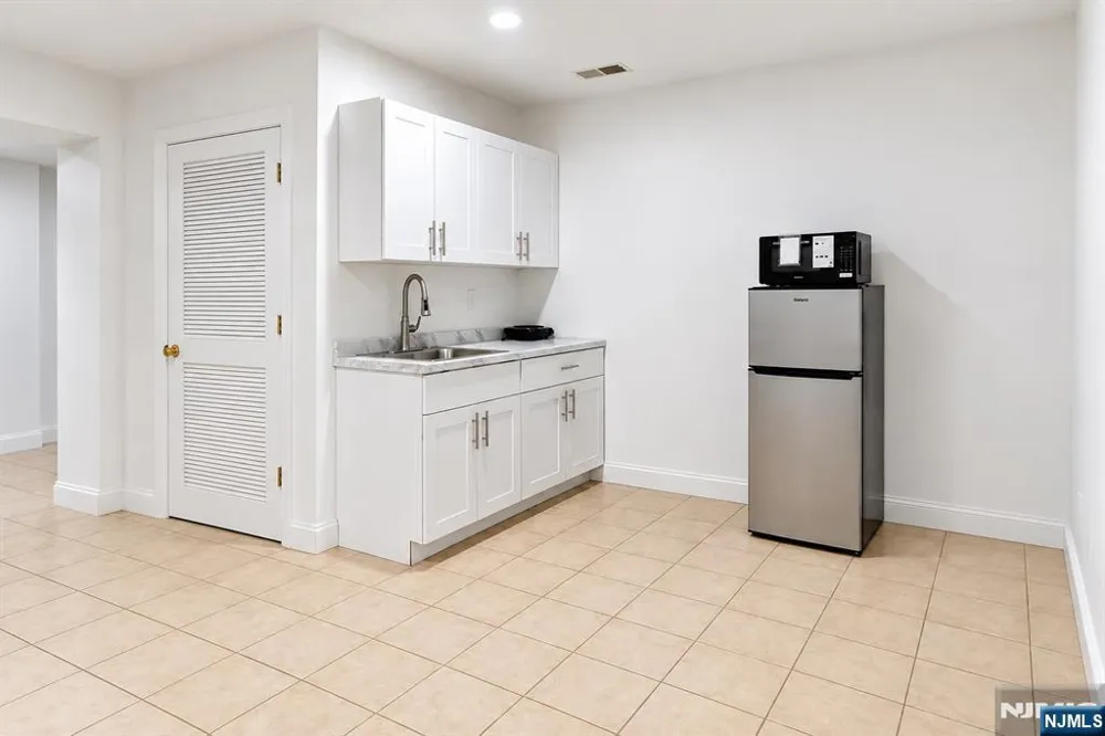 36 W Central Boulevard A Palisades Park, NJ 07650